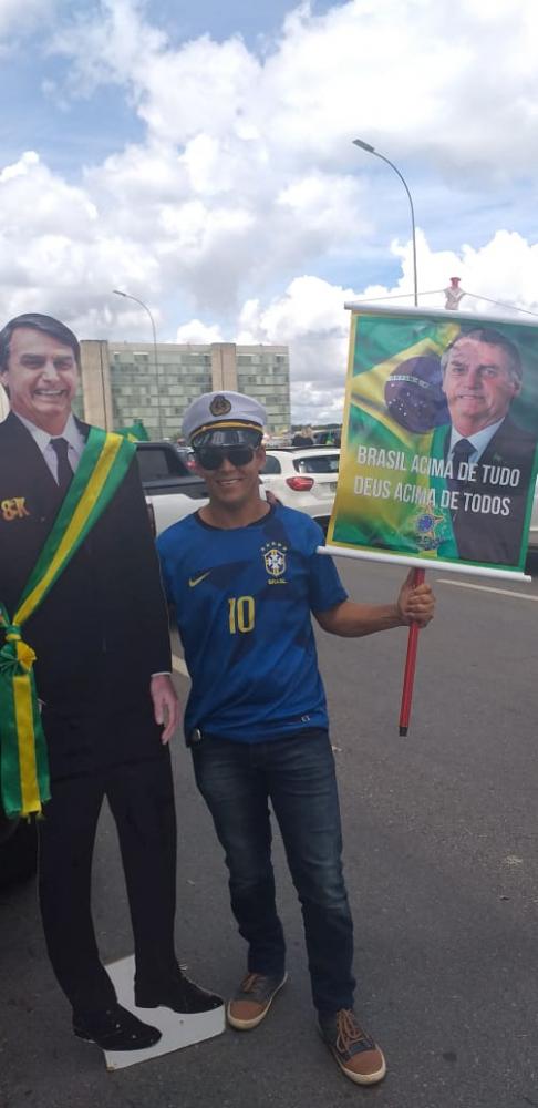 Manifestantes ignoram coronavírus e vão às ruas por Bolsonaro