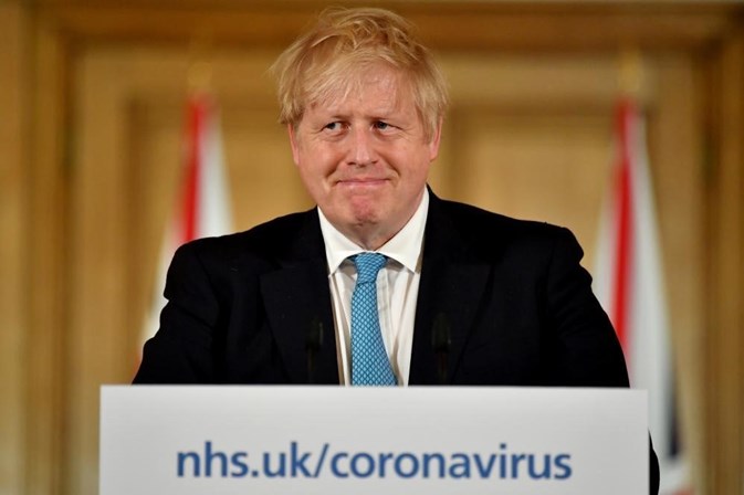 Com Covid, Boris Johnson piora e é transferido para a UTI