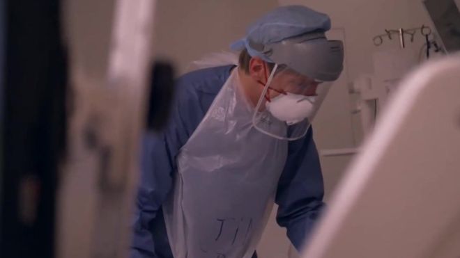 Morrem 51% que chegam à UTI no Reino Unido, diz levantamento