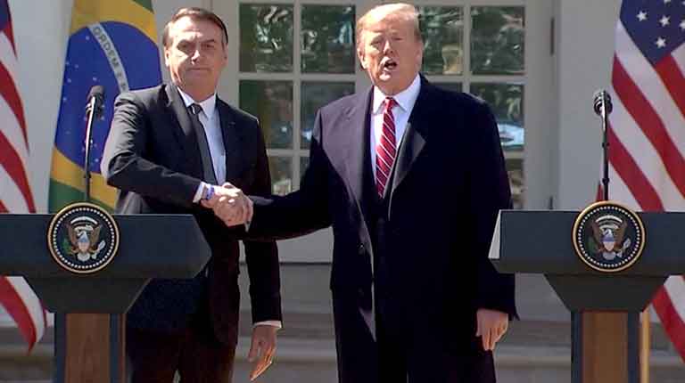 CIA emite alerta sobre cloroquina de Trump e Bolsonaro: pode matar