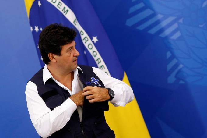 Bolsonaro chama Mandetta ao Planalto após encontrar possível substituto