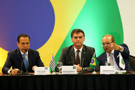 Governadores evitam confrontar Bolsonaro para não perder repasses da União