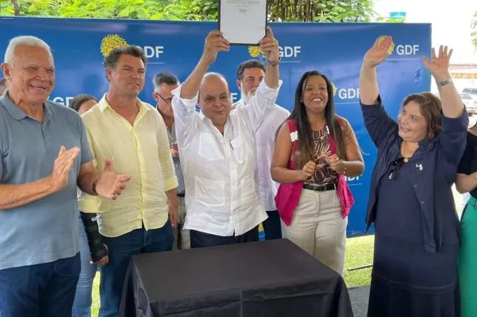 Deputado Iolando comemora a construção da UBS do Incra-08