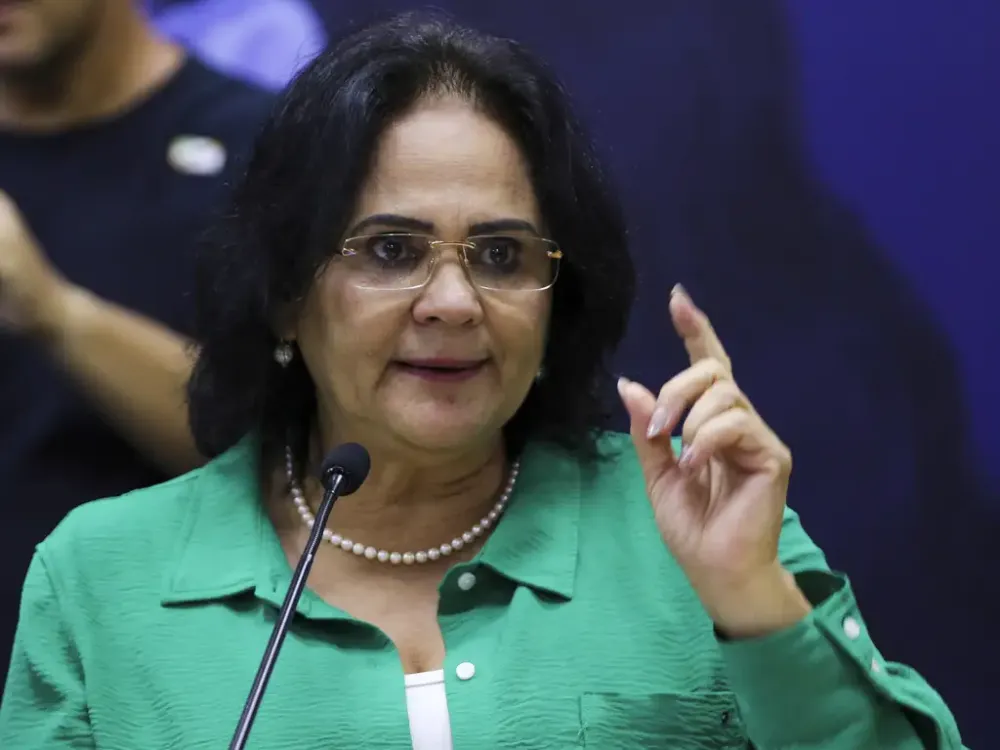 Projeto criminaliza uso de perfis falsos para golpes na internet