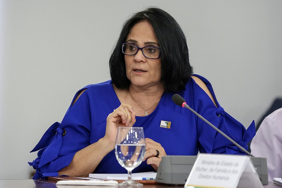 Damares vê 'milagre da cloroquina' no PI, mas médico nega eficácia da droga