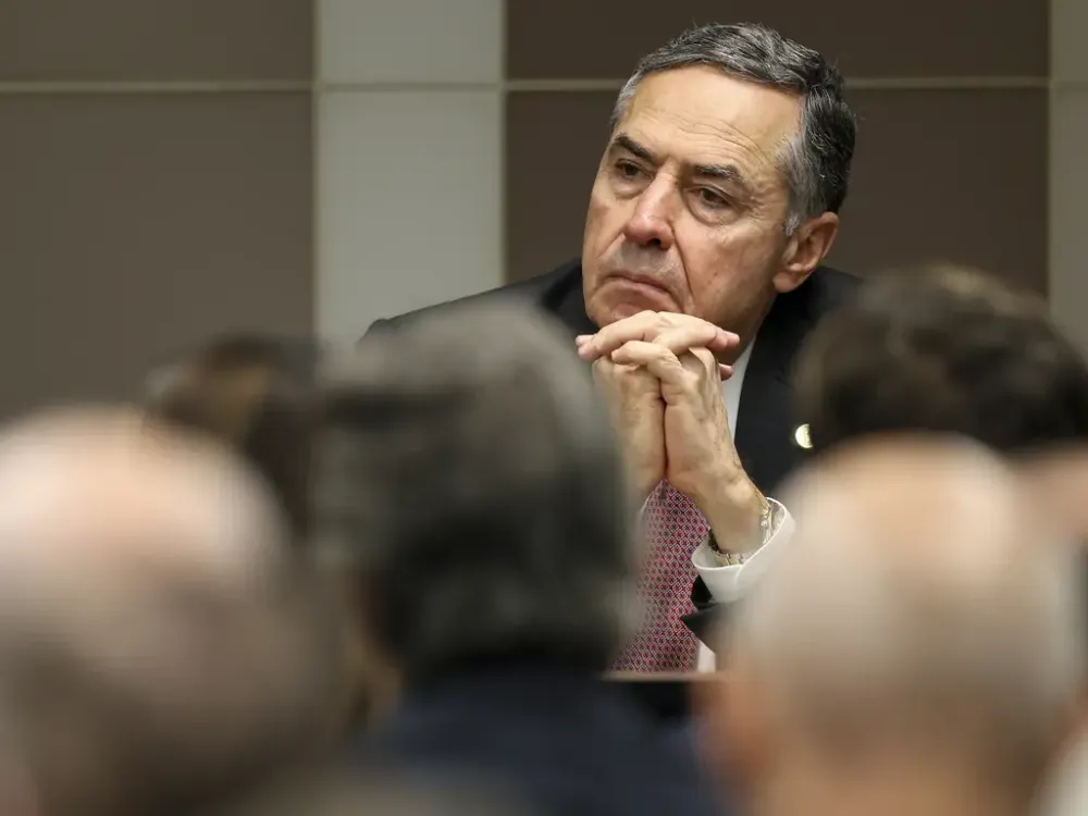 Barroso rejeita novo pedido de Bolsonaro para afastar Moraes de inquérito