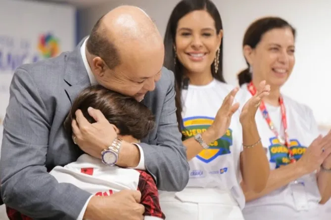 Crianças em tratamento no HCB vão entrar em campo com a Seleção