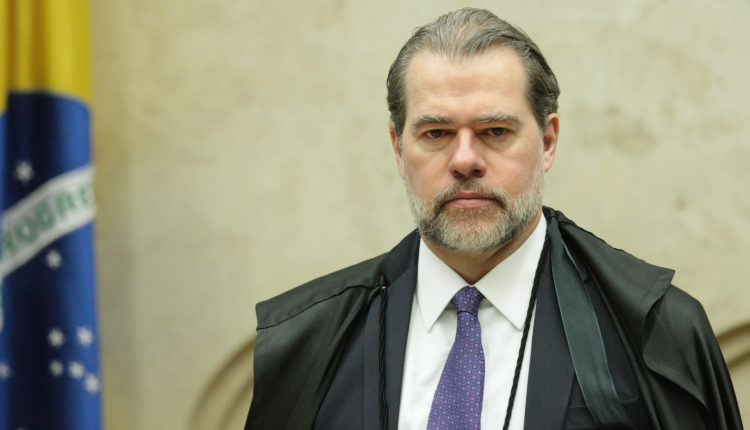 Dias Toffoli está internado com sintomas de covid-19