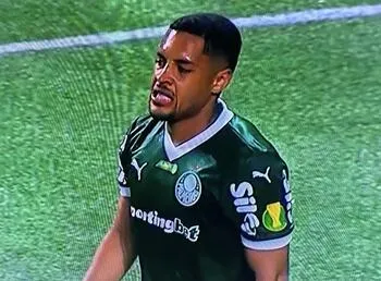 O Palmeiras perdeu em casa e até agora a torcida está procurando o futebol de Vitor Roque