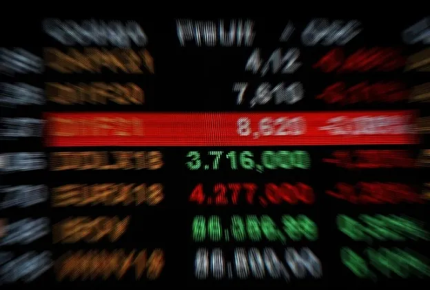 Bolsa acelera alta e bate 131 mil pontos. Dólar cai abaixo de R$ 5,70