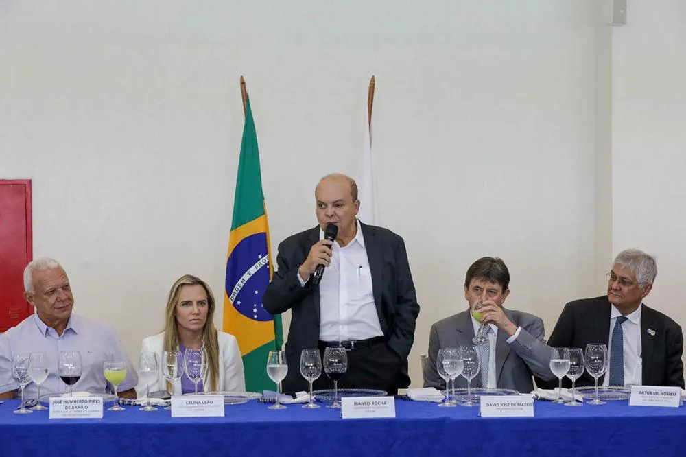 Governador Ibaneis Rocha recebe homenagem do Clube de Engenharia por grandes obras realizadas desde 2019