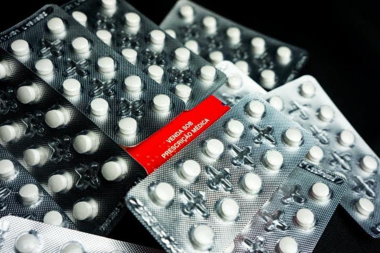 OMS interrompe ensaio clínico com hidroxicloroquina em pacientes com covid-19