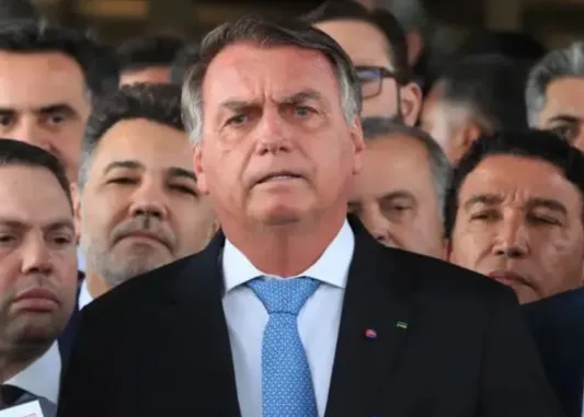 Bolsonaro diz que prisão domiciliar de Débora Rodrigues foi ‘recuo tático’ da PGR