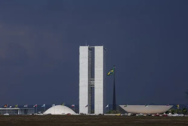 Com Bolsonaro réu, oposição no Congresso quer emplacar guerra política