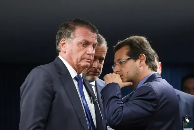 Bolsonaro “homenageia” Moraes e Lula pelo Dia da Mentira (1º/4)