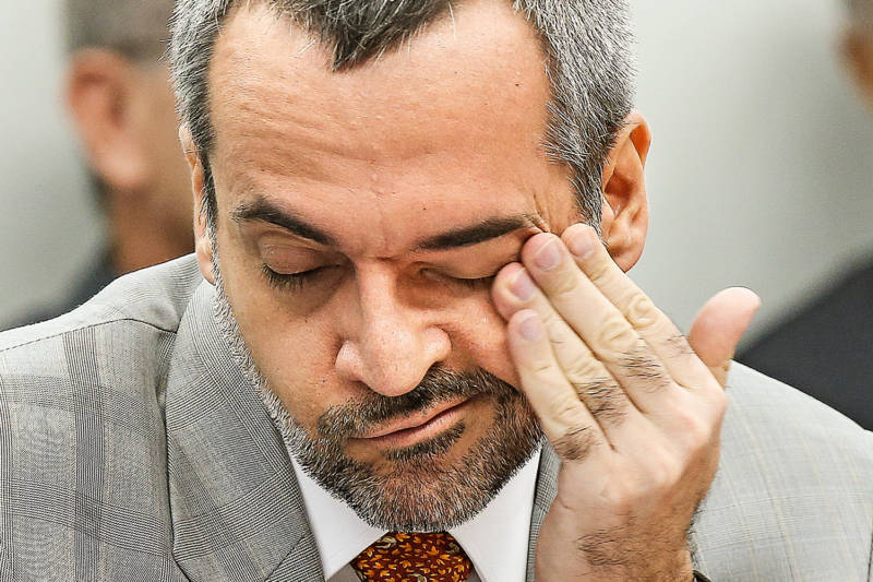 Weintraub diz estar sendo ameaçado e que até sua casa foi apedrejada