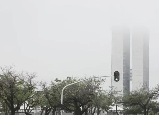DF amanhece com neblina nesta Sexta-feira da Paixão. Inmet prevê chuva