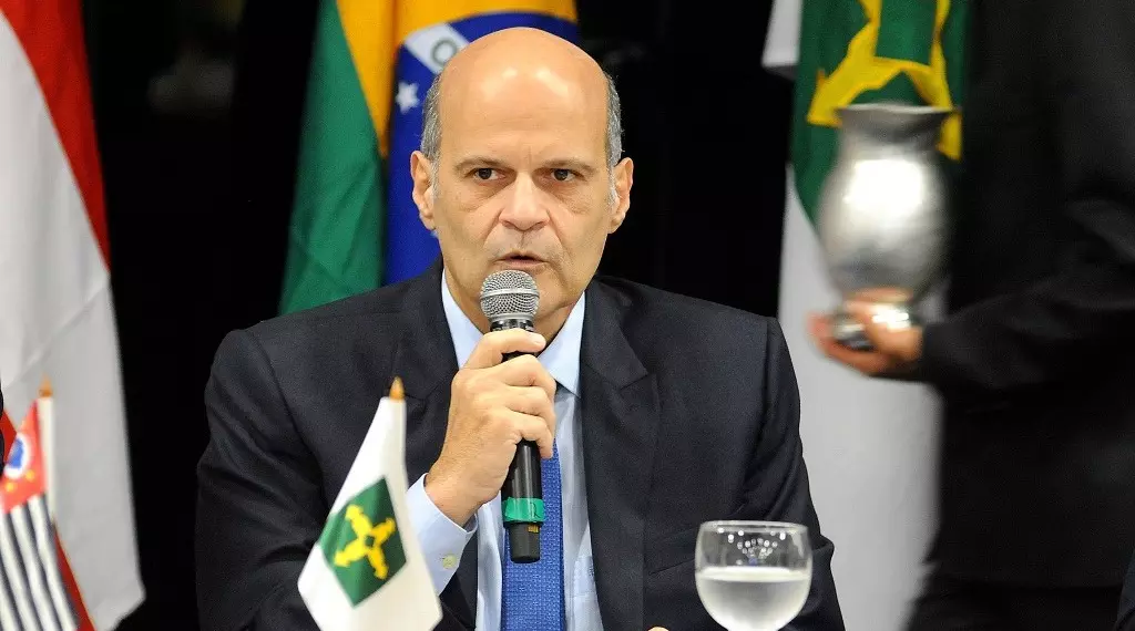 Vice-governador do DF testa positivo e inicia tratamento hospitalizado
