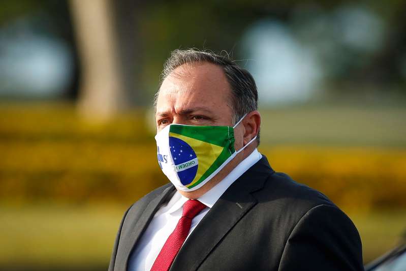 Brasil deve produzir vacina de Oxford contra covid-19, afirma Pazuello
