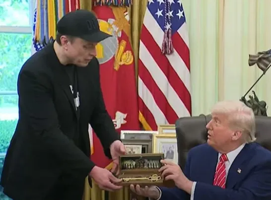 Saiba o que significa chave dada por Trump a Elon Musk em despedida