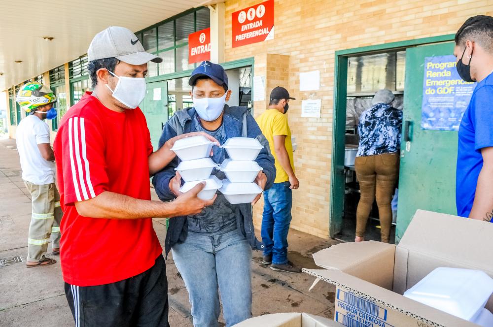 Restaurantes comunitários restringem quantidade de marmitas por pessoa