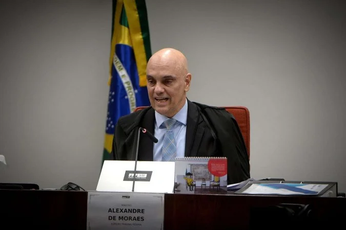 Moraes manda Google apresentar dados de quem inseriu minuta do golpe na internet