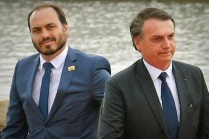 Carlos Bolsonaro diz que indisposição do pai é consequência de facada em 2018