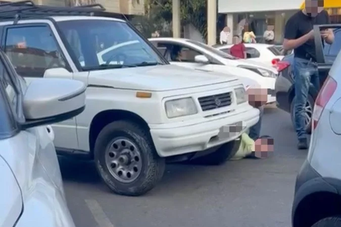Polícia Civil imobiliza motorista e deixa criança de 5 anos sozinha no carro