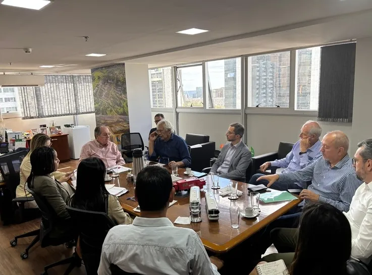 Adasa e SLU alinham ações para fortalecer regulação e modernização da gestão de resíduos sólidos no DF