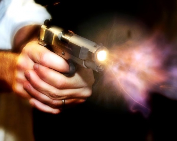 Homem foi assassinado a tiros dentro de casa no César Borges