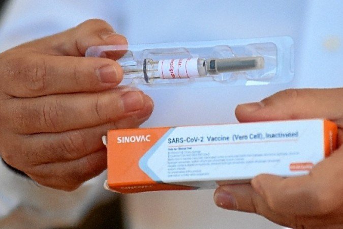 Ministério da Saúde anuncia compra de 46 milhões de doses da vacina chinesa