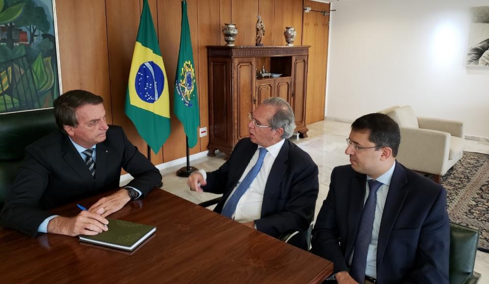 Segundo Bolsonaro, toda a população terá acesso gratuito à vacina contra a covid-19