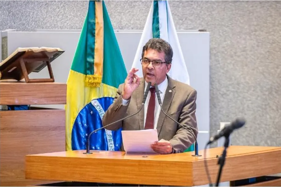 O vice-presidente da CLDF, deputado Ricardo Vale, na sessão ordinária desta terça-feira (7)