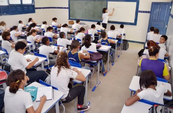 Mensalidades escolares sobem 9,8% e Procon alerta para práticas abusivas