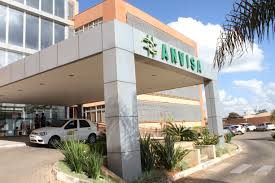 Anvisa decide neste domingo sobre uso emergencial de vacinas no Brasil