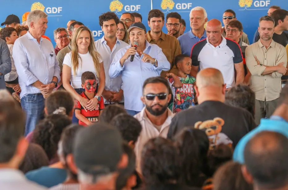 Com investimento de mais de R$ 100 milhões, GDF autoriza obras de saneamento e entrega serviços de energia em Santa Luzia, na Estrutural