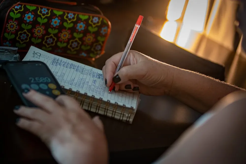 Endividamento cresce no DF e acende alerta para gastos de fim de ano