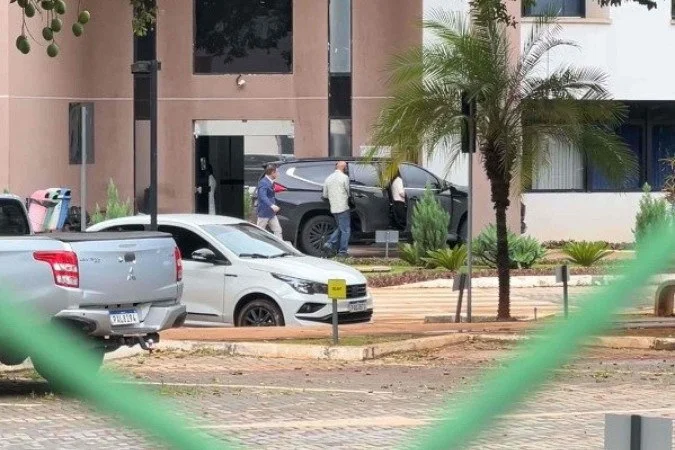 Michelle diz que Bolsonaro caiu na prisão e bateu a cabeça em móvel