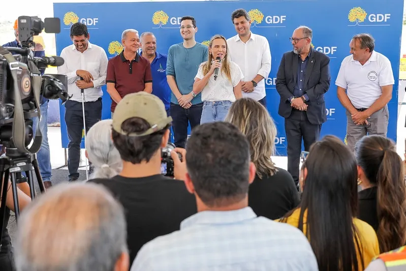 GDF assina decreto que atualiza regras do transporte escolar