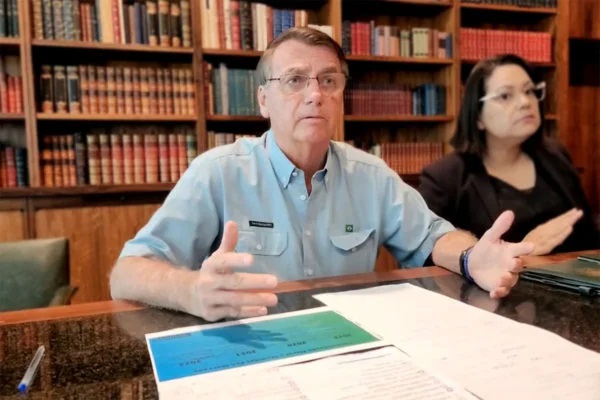 Em live, Bolsonaro condena tentativa de ato terrorista no DF: “Nada justifica”