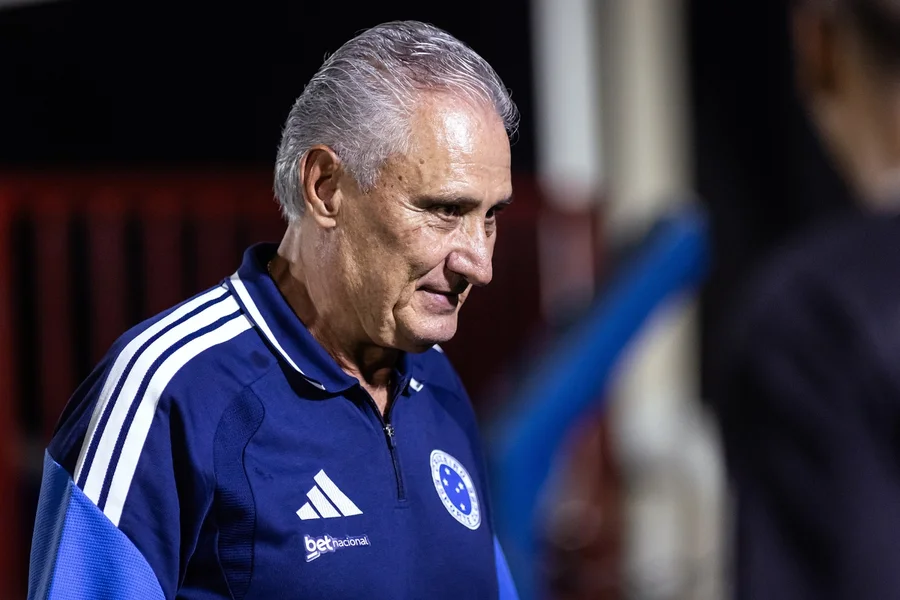Torcida vaia e xinga Tite após derrota do Cruzeiro para o Coritiba