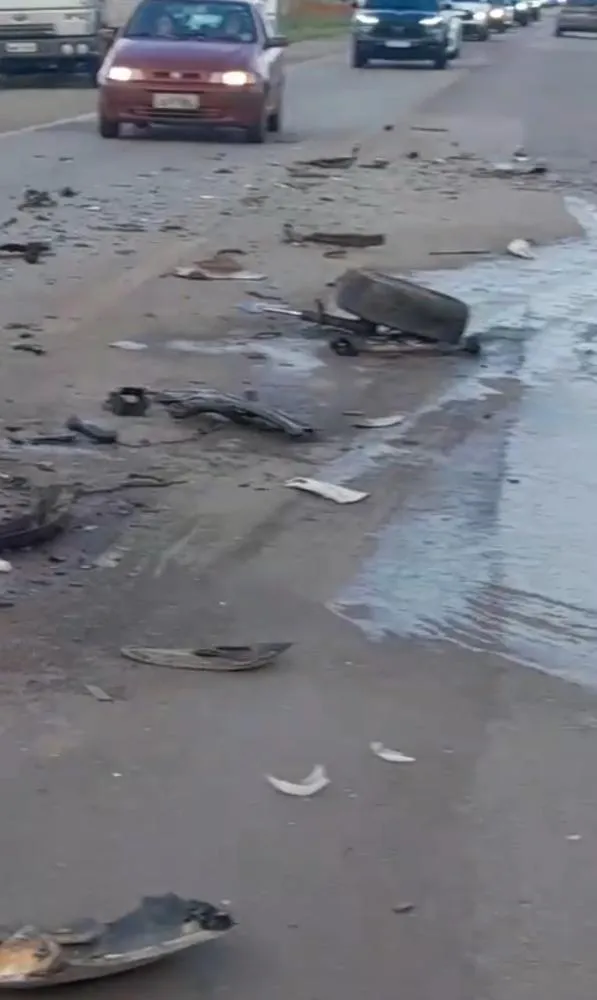 Acidente com caminhão de carga inflamável causa morte e fecha BR-080 em Brazlândia