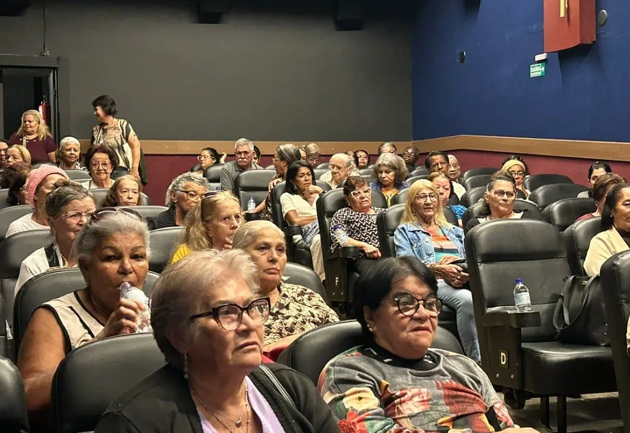 Projeto Cinema para Todos leva 900 idosos do DF às salas de cinema
