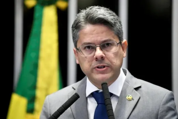 Senador aciona PGR para pedir afastamento de Toffoli do caso Master