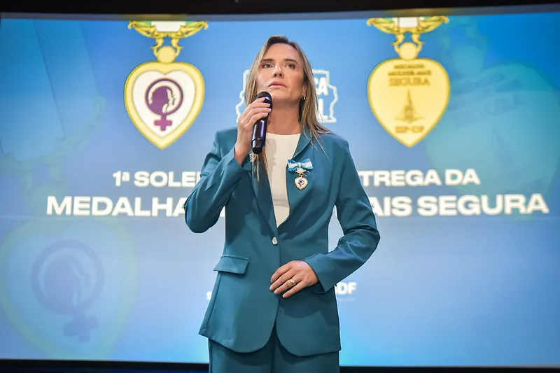 GDF homenageia 500 pessoas com a Medalha Mulher Mais Segura