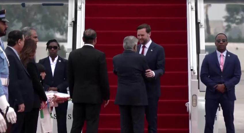 Delegações dos EUA e do Irã chegam ao Paquistão para negociações de paz