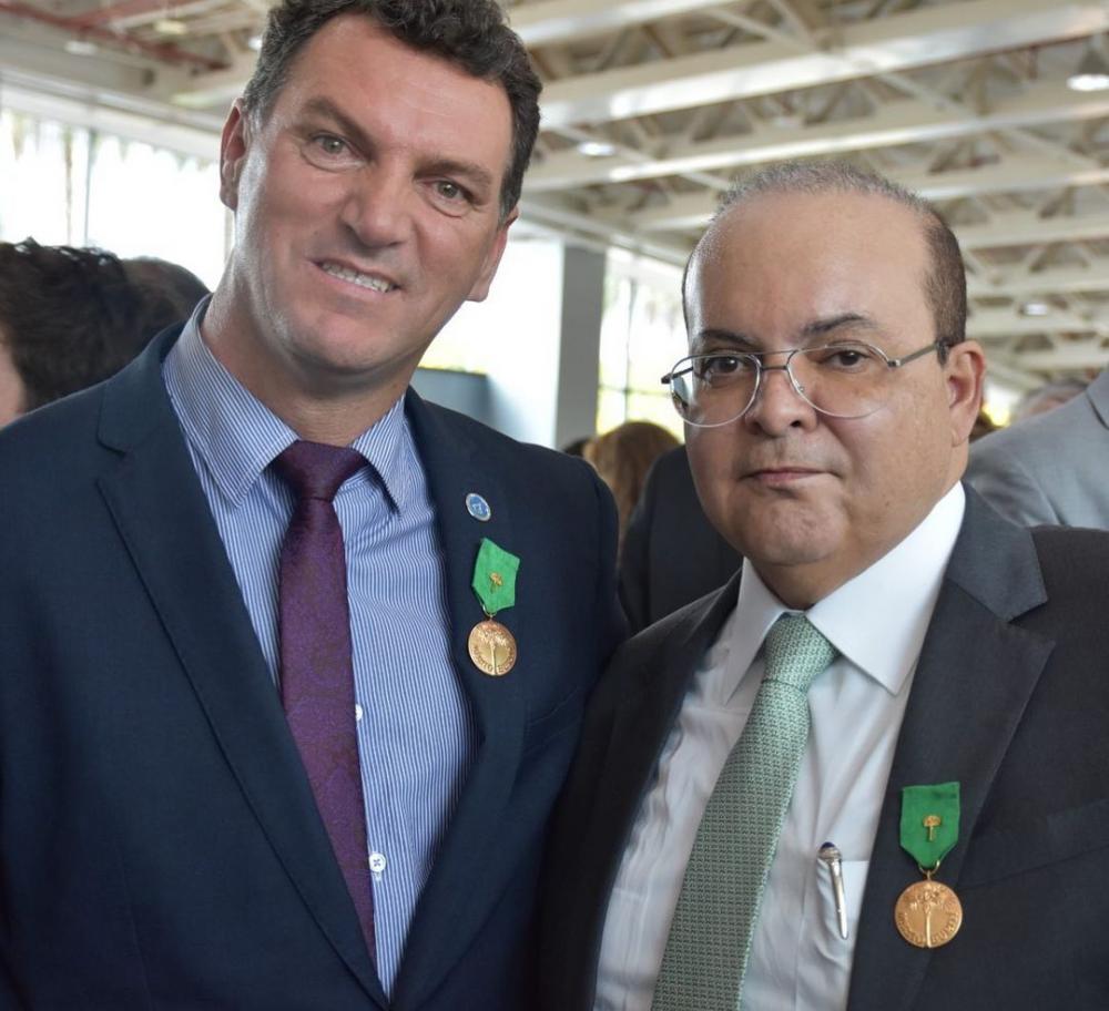 Deputado Iolando (MDB) comemora a volta do governador Ibaneis ao comando do GDF