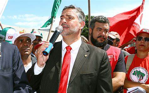 Ministro petista diz que o escândalo de Juscelino é “assunto encerrado” no Planalto