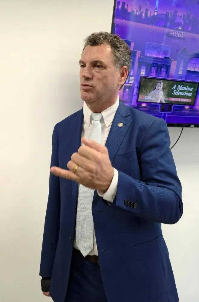 Deputado Iolando propõe criação de fila prioritária virtual para pessoas com deficiência no DF