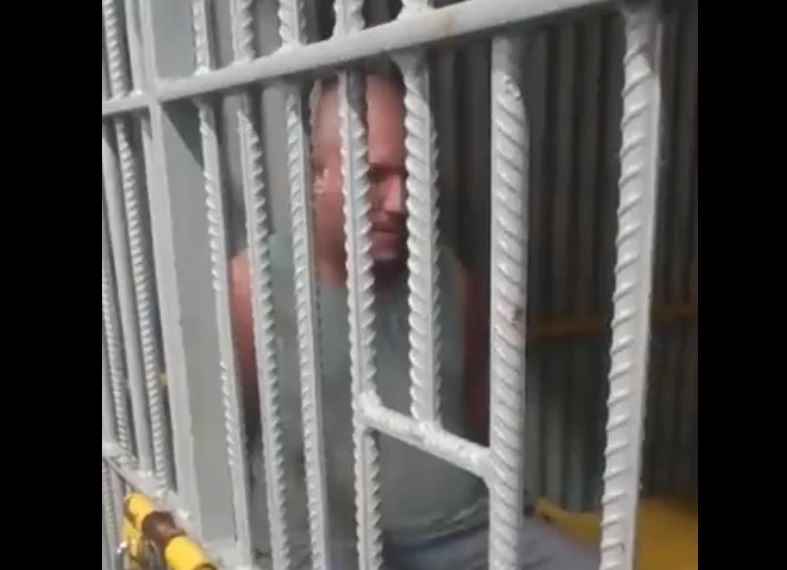 O homen que atacou e matou crinças na creche reclamou da polícia, não gostou como foi tratado